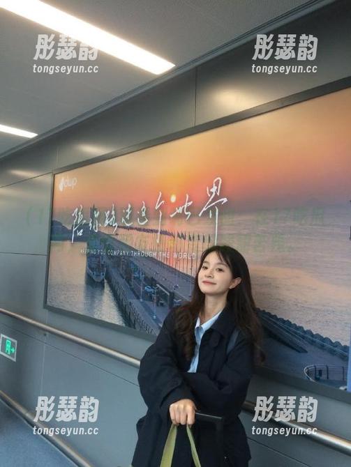 观看到嘴巴发甜：在17吃瓜网，爱情和友情都变得酸甜苦辣。