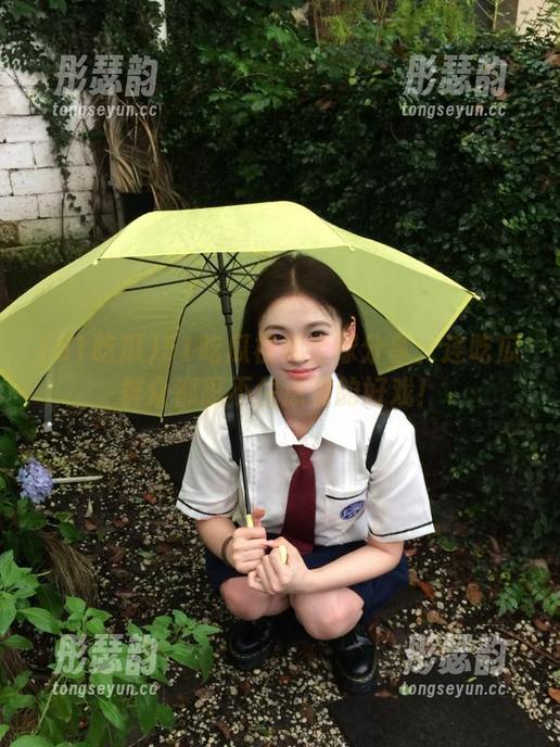 51吃瓜视频全球分享：连吃瓜群众都忍不住点赞的好戏！