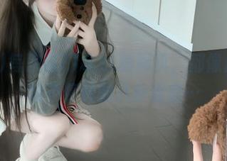 每次逛718.st的网页，都像走进一场不停转的八卦迷宫…