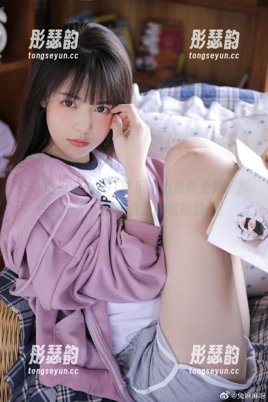91吃瓜中心最新更新，瓜一口一个，感受真正的咀嚼快乐！