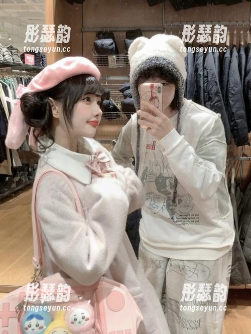 “www.黑料”入口值得探险吗？我心里嘶叫着停一下，然而脚却动不了