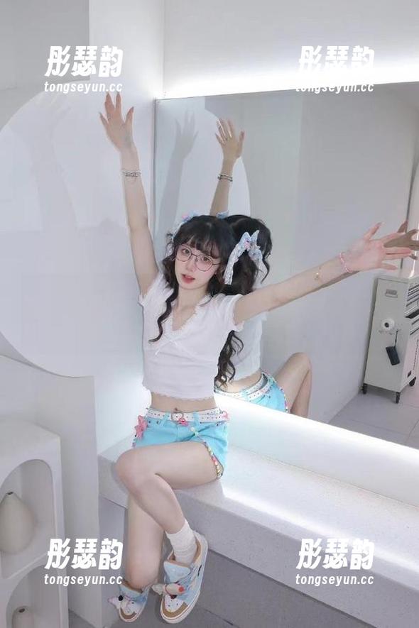 被zztt740.ccm苹果版包围的日子，简直就是瓜田里的小白兔！