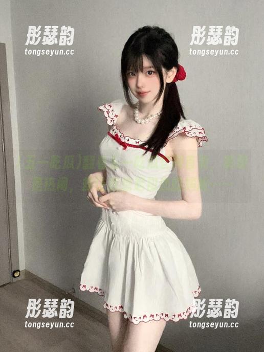翻看五一吃瓜官网首页，明明是热闹，却让我想起初恋的尴尬……