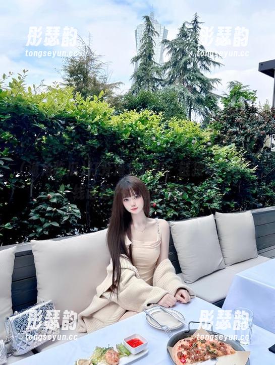 打开海角吃瓜，链接每一条在线话题…先喝杯凉水！