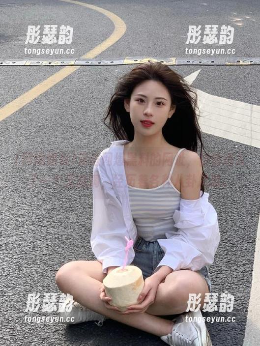 滑进网爆黑料的网址，仿佛进入了一个无底洞，经历着各种八卦风潮。
