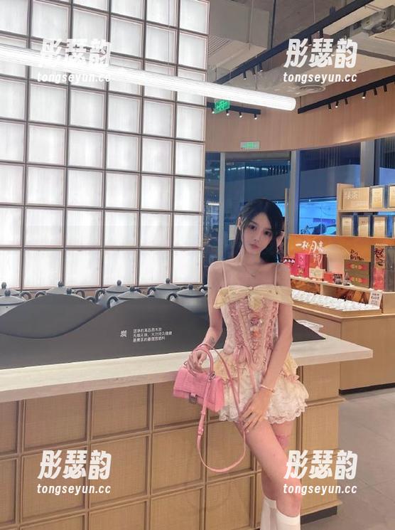 黑料吃瓜网 黑料吃瓜网又发布新料,今天的“大瓜”口味超丰富!