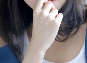 在神秘的街角，观看烧烤摊老板娘，用黑料正能量把夜晚点亮！