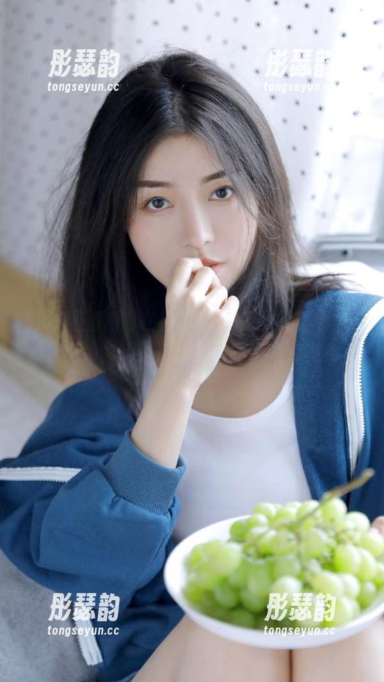 在神秘的街角，观看烧烤摊老板娘，用黑料正能量把夜晚点亮！