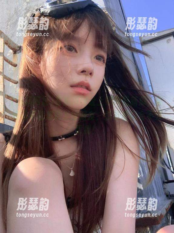 在黑料网址上刷到最新瓜，真是忍不住想转发给朋友，看看他们会不会骂我！
