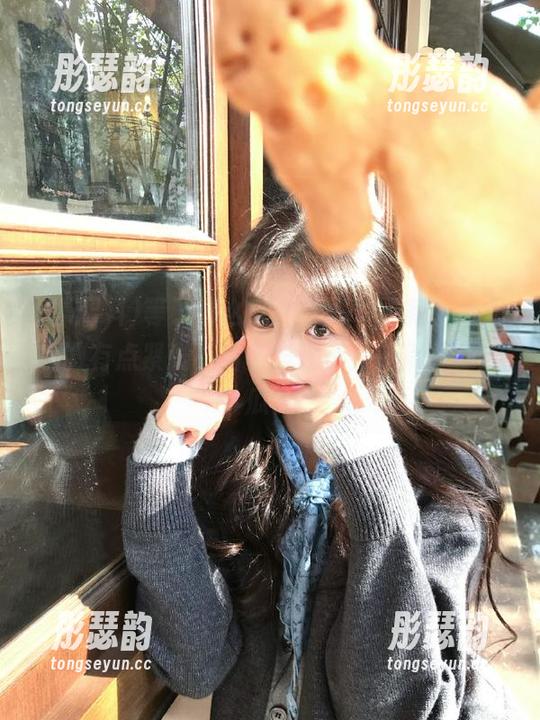 等了那么久的黑网料更新，心里稍微有点紧张，结果发现又是千篇一律的瓜。
